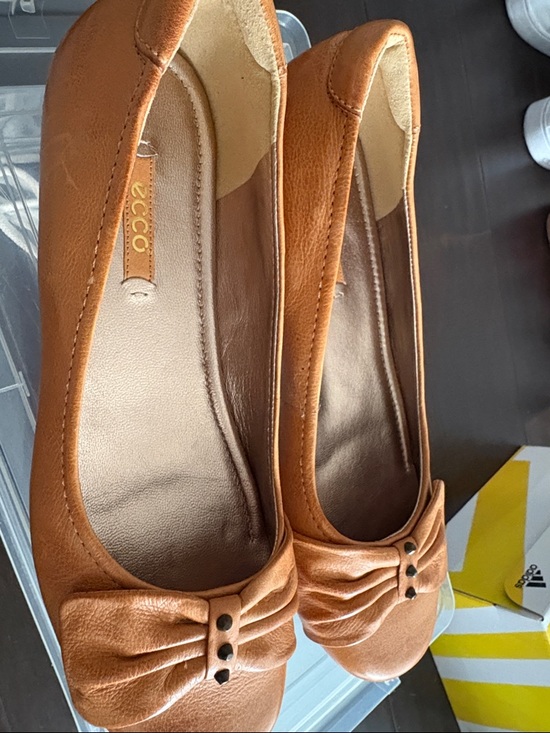 Ecco Women's Cognac Bow Leather Ballet Flats - Picture 2 of 5